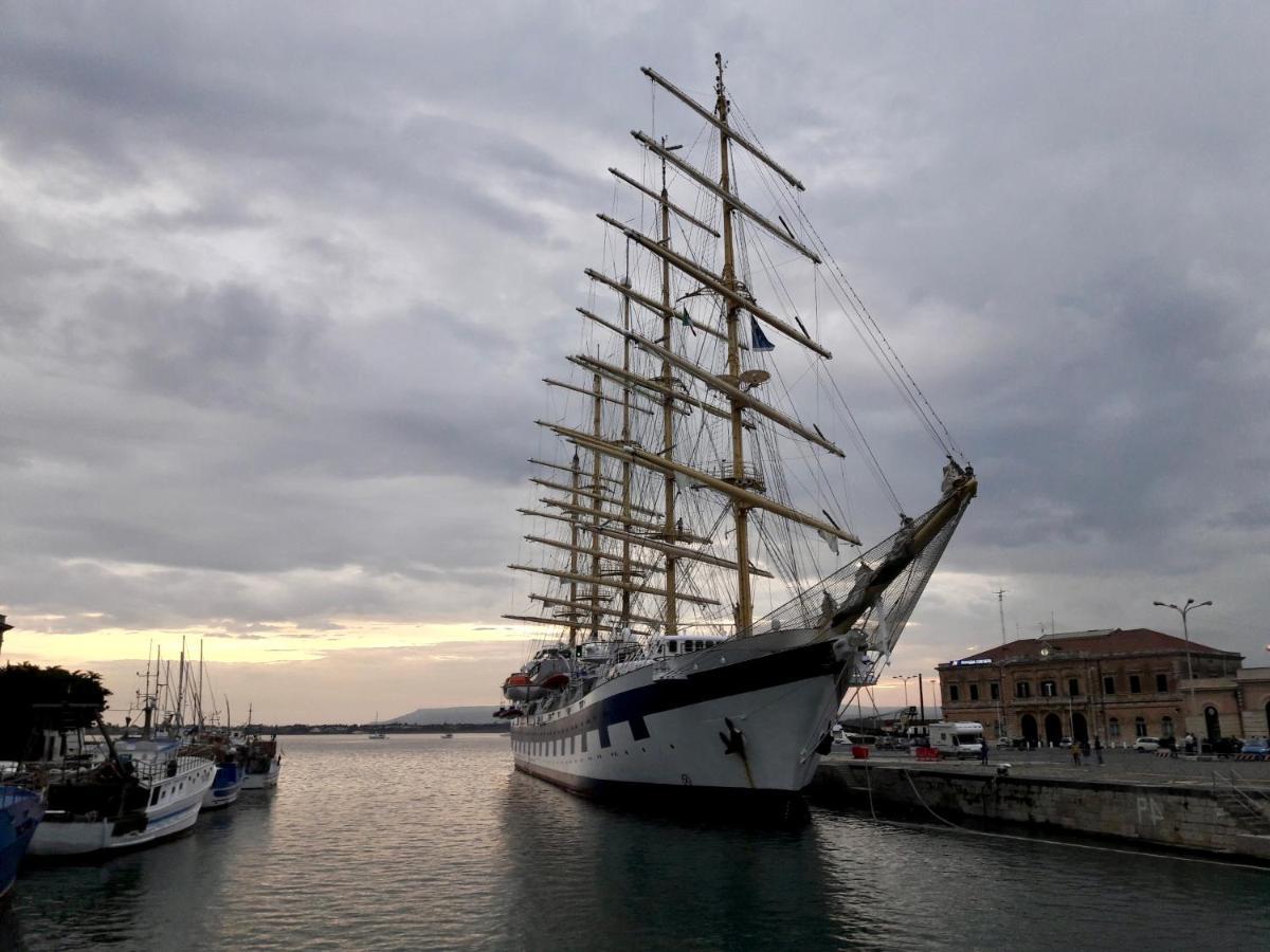Elegante Appartamento In Palazzo Storico Ortigia Syracuse Exterior foto